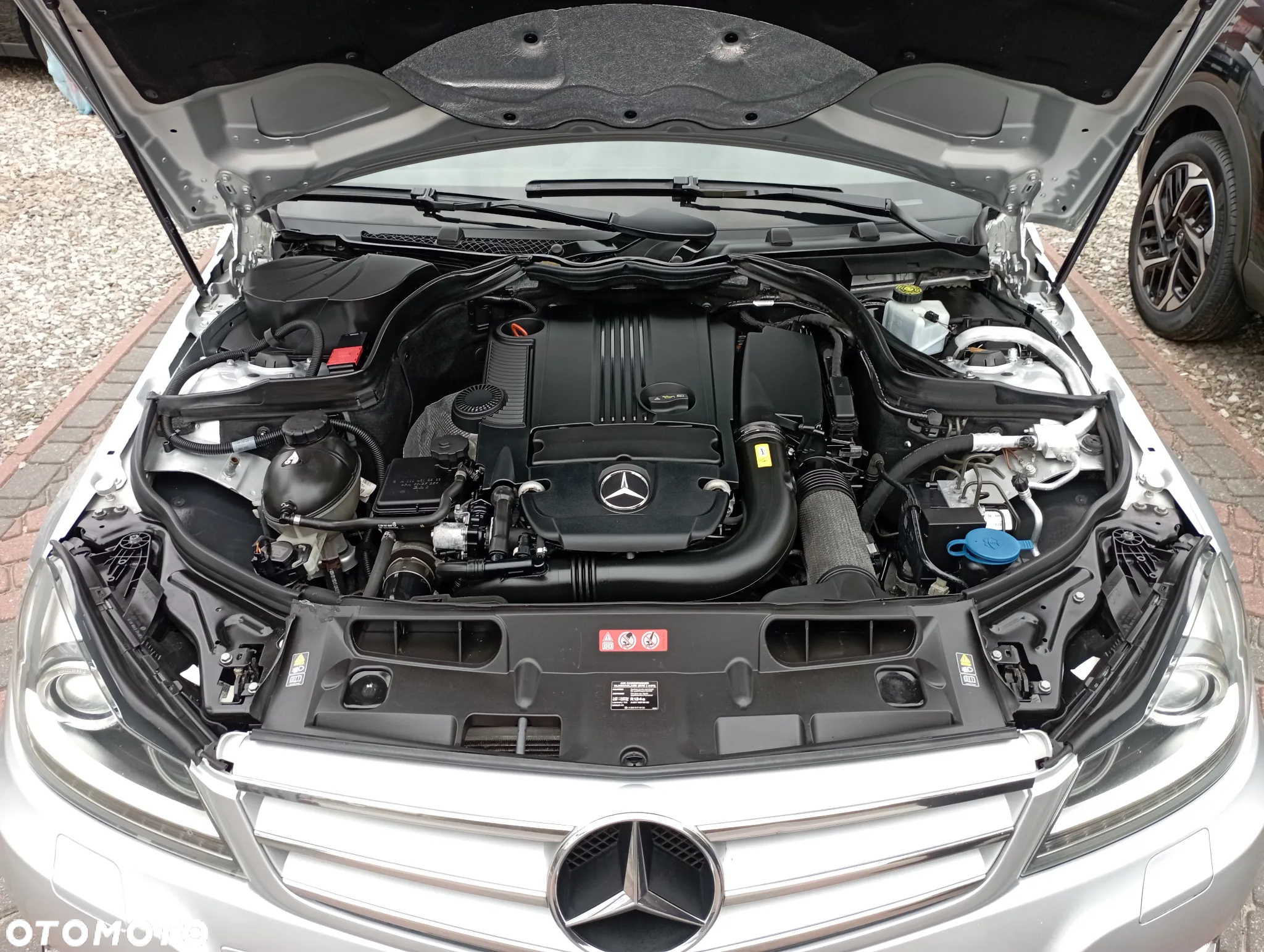 Mercedes-Benz Klasa C 180 CGI BlueEff Avantgarde - 26