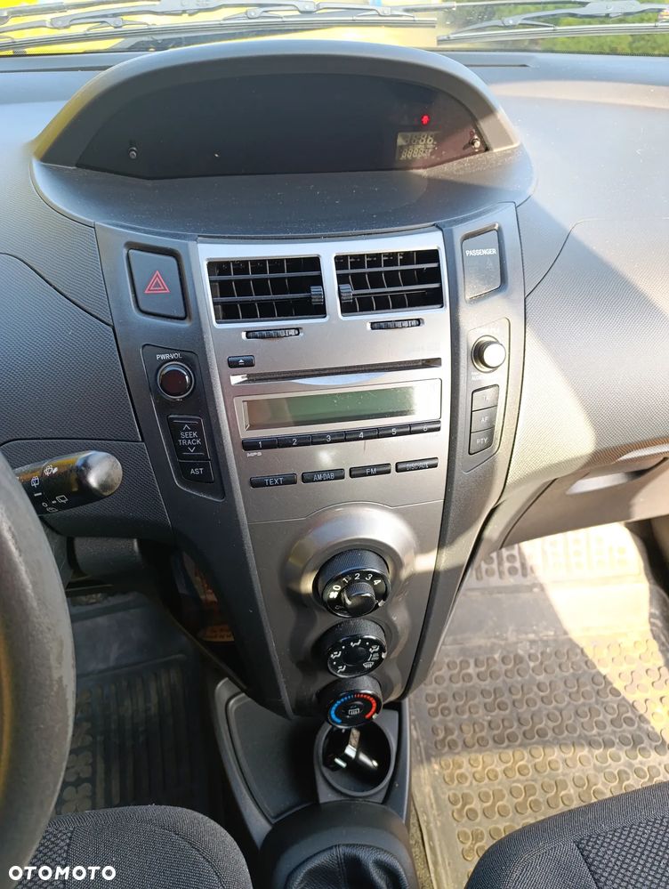 Toyota Yaris 1.0 Terra - 8