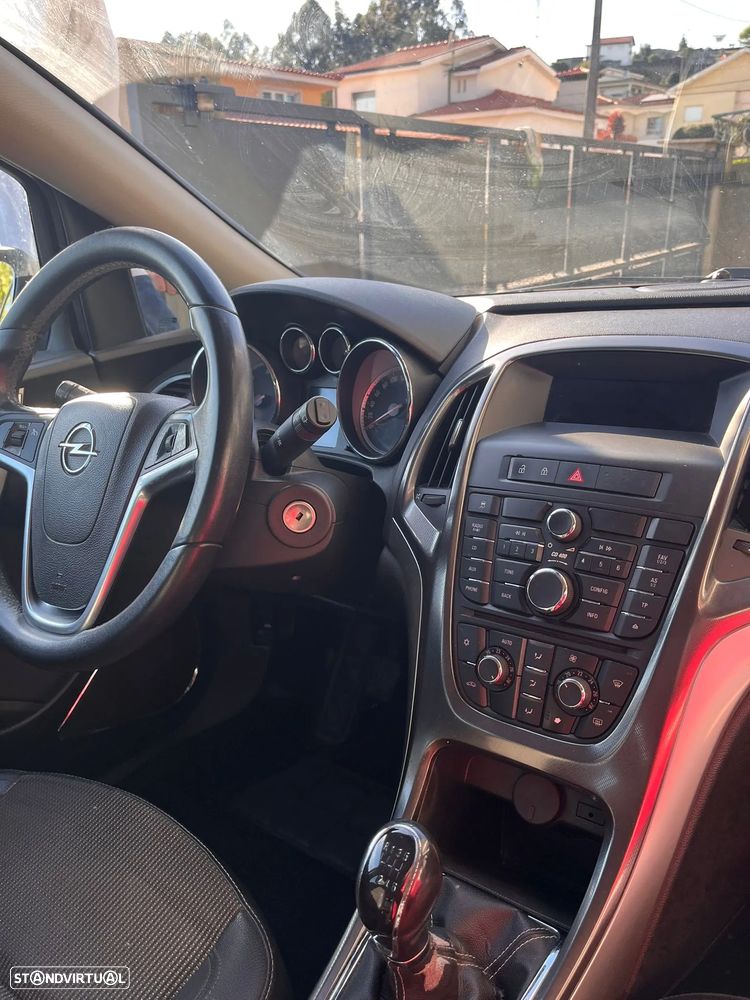 Opel Astra Sports Tourer - 12