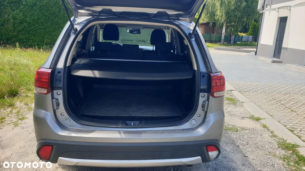 Mitsubishi Outlander 2.0 Instyle + 4WD CVT - 10