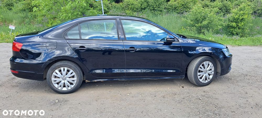 Volkswagen Jetta 1.6 TDI Comfortline - 9