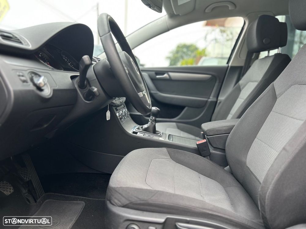 VW Passat Variant 1.6 TDI Confortline Navig - 21