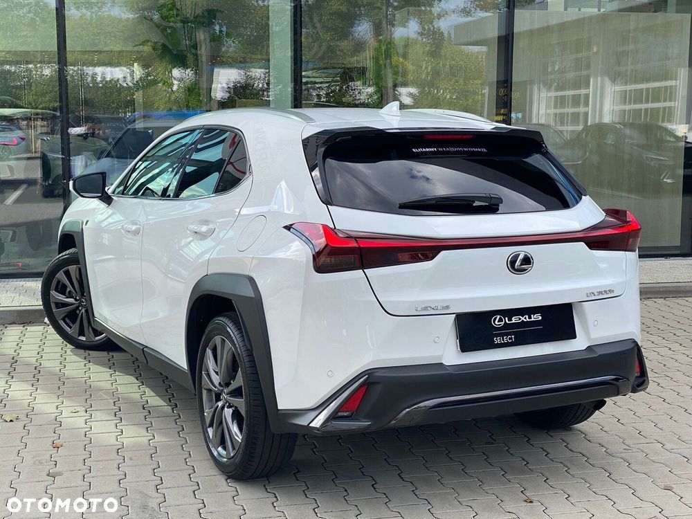 Lexus UX 300h F Sport Design - 11