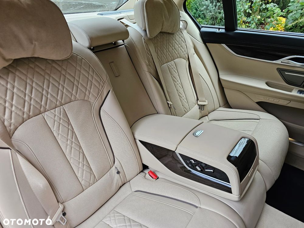 BMW Seria 7 730d mHEV - 36