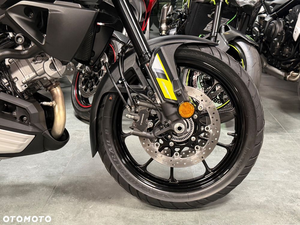 Suzuki V-STROM - 8