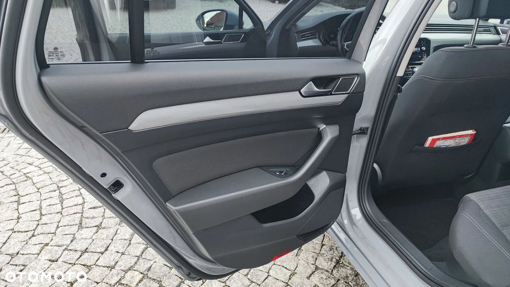 Volkswagen Passat 2.0 TSI Business DSG - 25