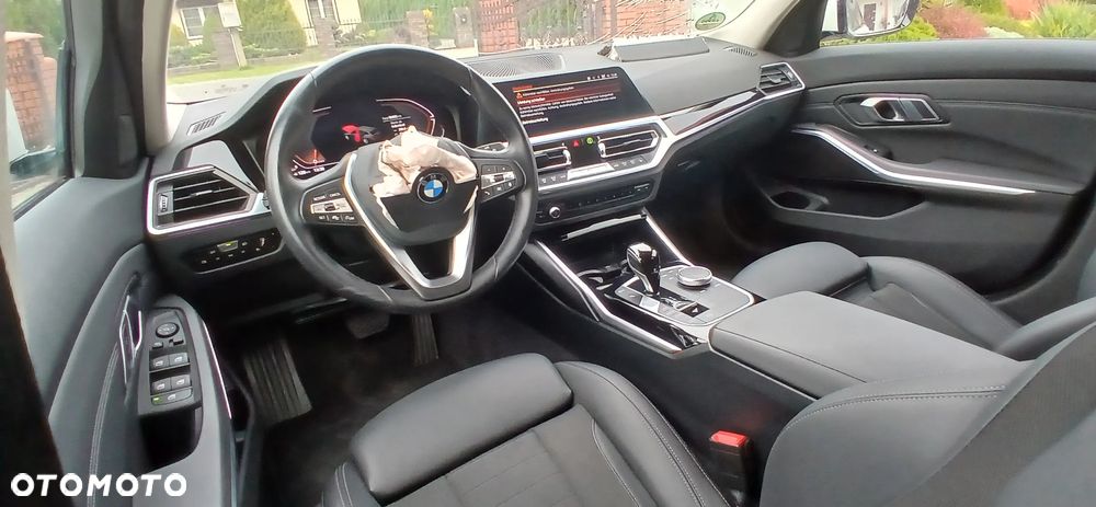 BMW Seria 3 320d Luxury Line - 16