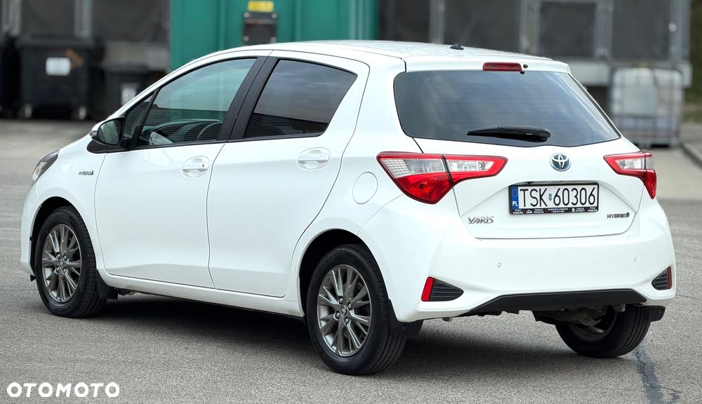 Toyota Yaris Hybrid 100 Premium - 2