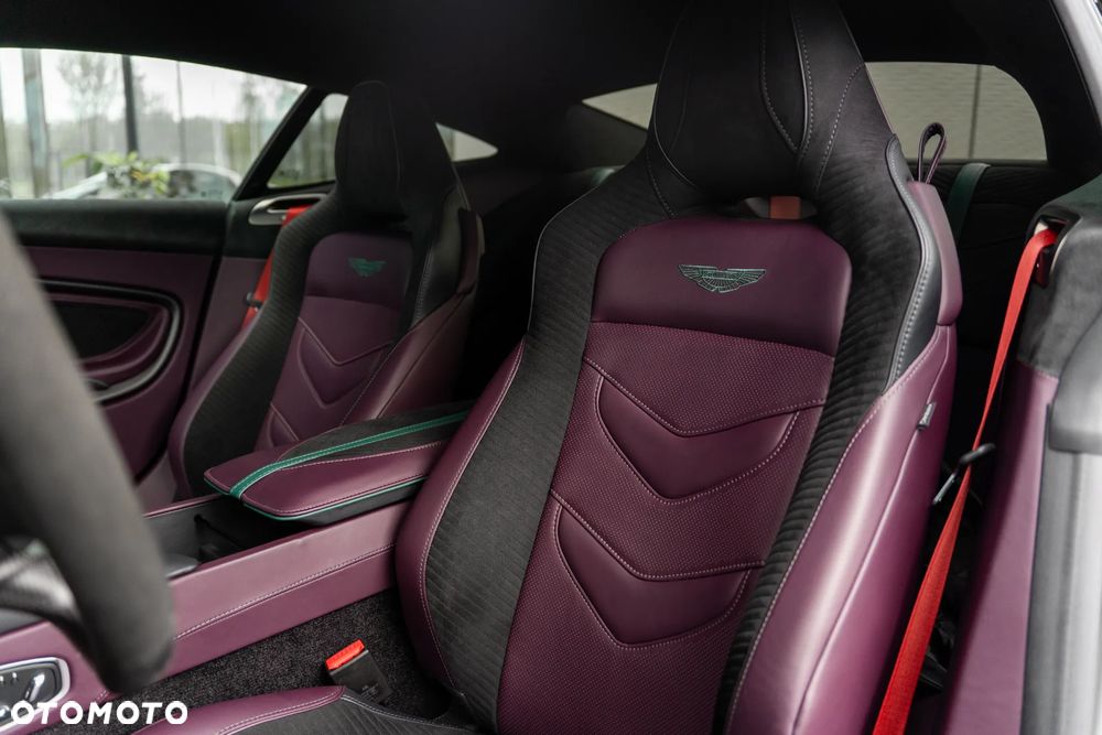 Aston Martin DBS - 21