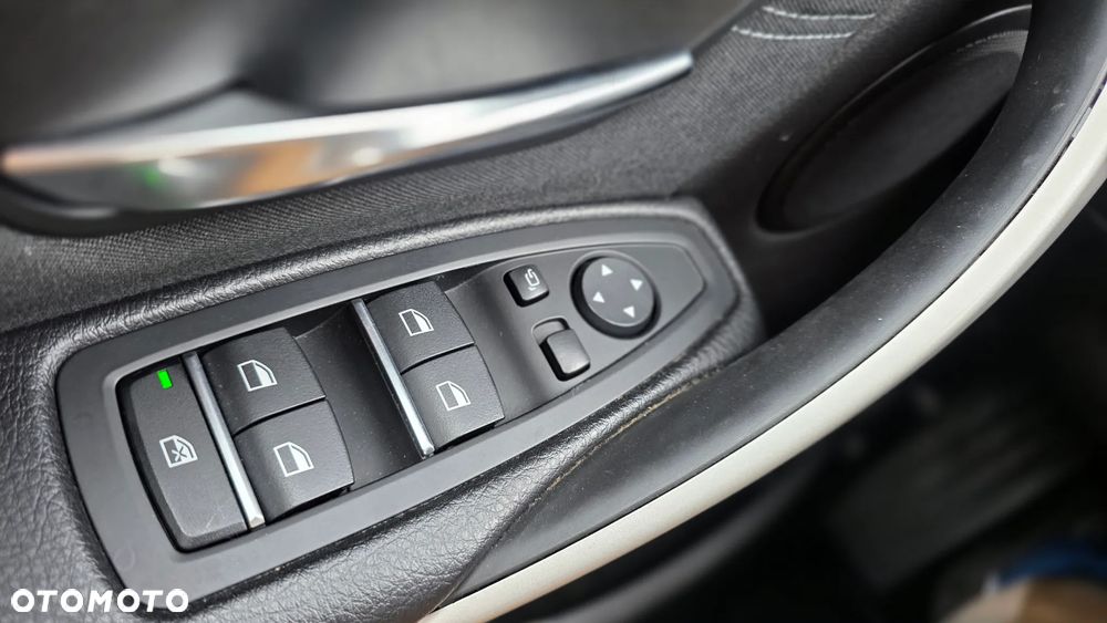 BMW Seria 3 318d Sport Line - 27