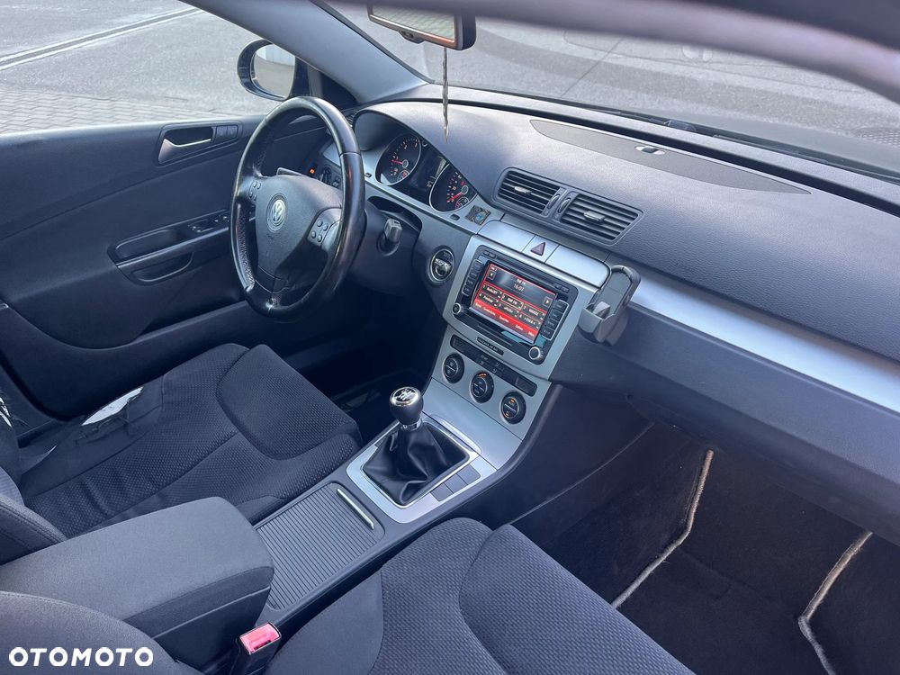 Volkswagen Passat - 17