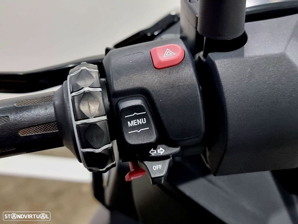 BMW C 400 X 400 X Triple Black - 11