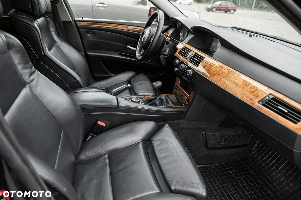 BMW Seria 5 523i Edition Sport - 10