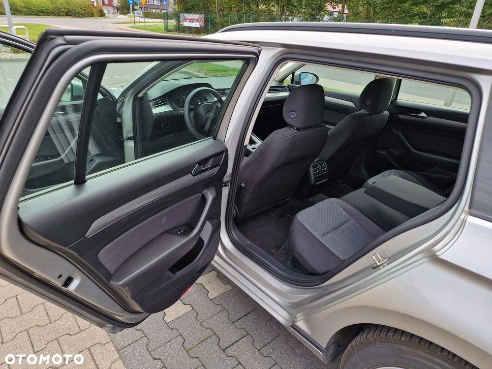 Volkswagen Passat 1.6 TDI BMT Comfortline - 11