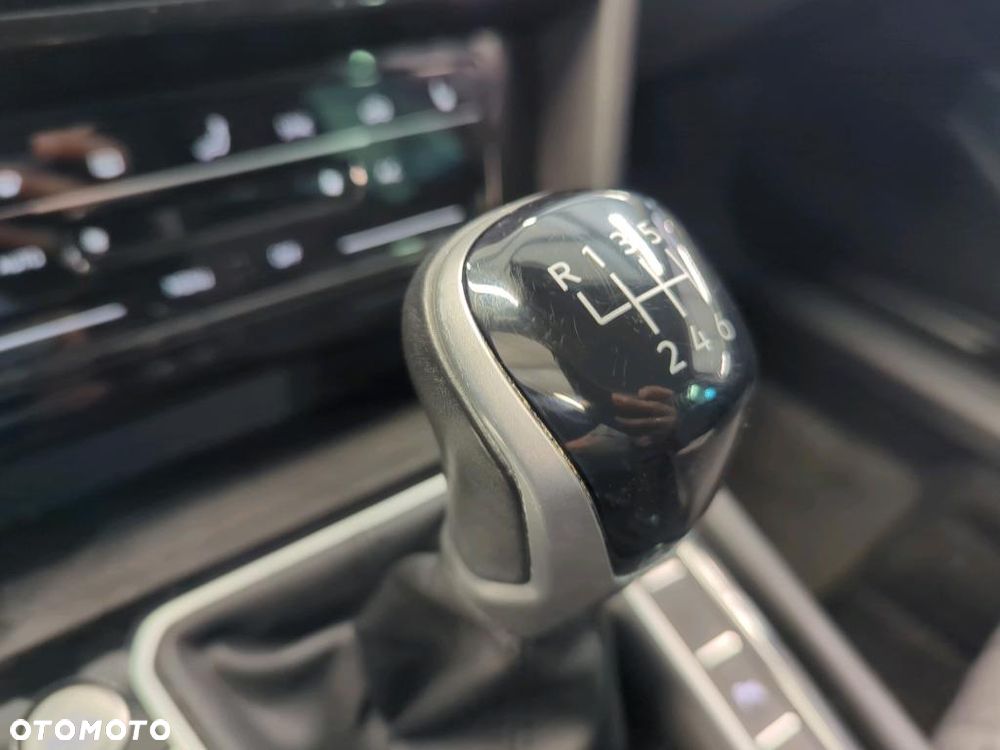 Volkswagen Passat - 14
