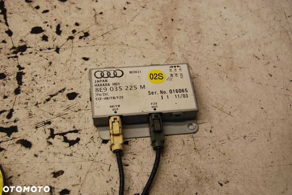 WZMACNIACZ ANTENY 8E9035225M AUDI A4 B6 B7 - 1