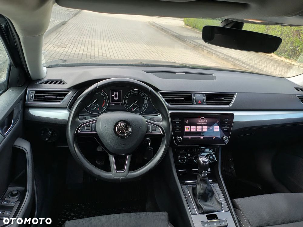 Skoda Superb 2.0 TDI Premium Edition - 19