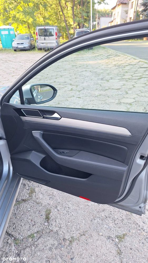 Volkswagen Passat - 23