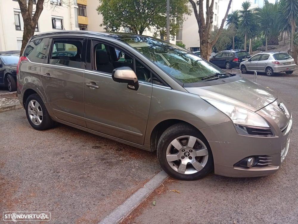 Peugeot 5008 1.6 E-HDi 5L Allure 2-Tronic - 11