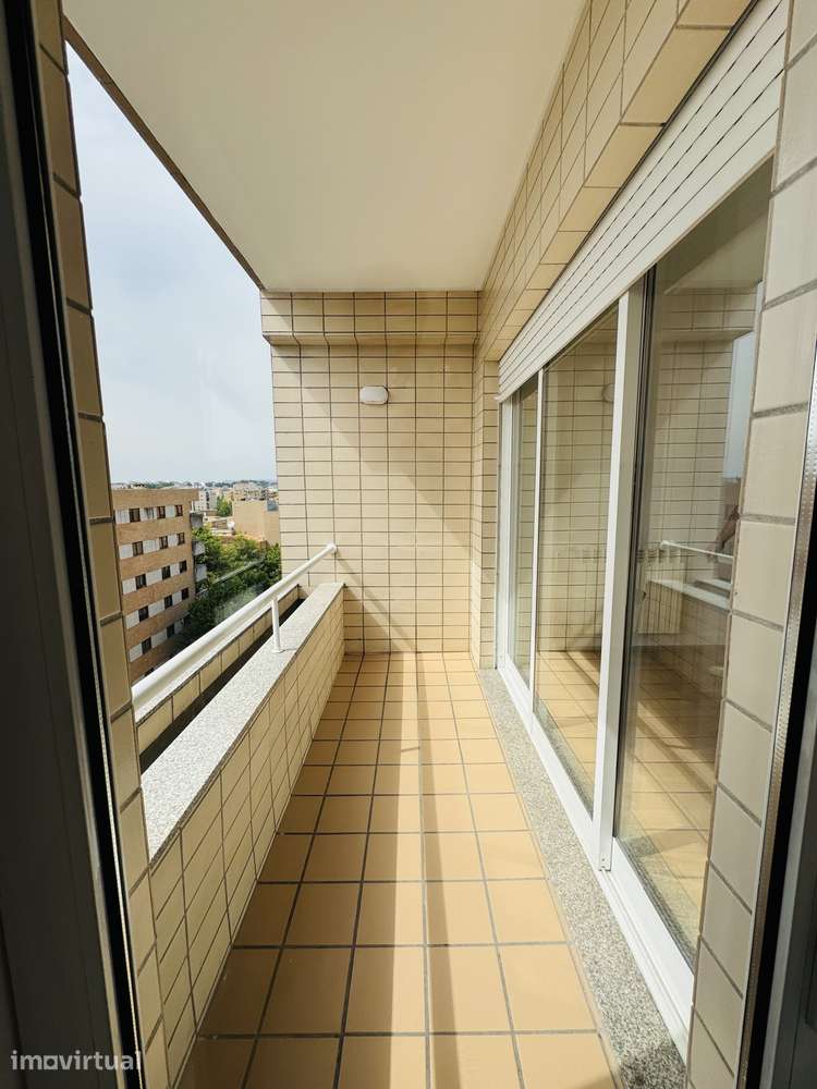 Apartamento T3 com varanda e garagem em Braga - Grande imagem: 2/20