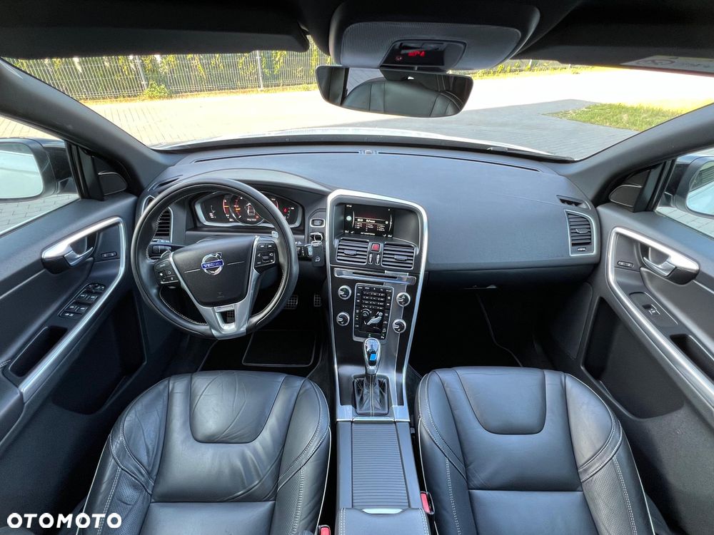 Volvo XC 60 D5 AWD R-Design Momentum - 19