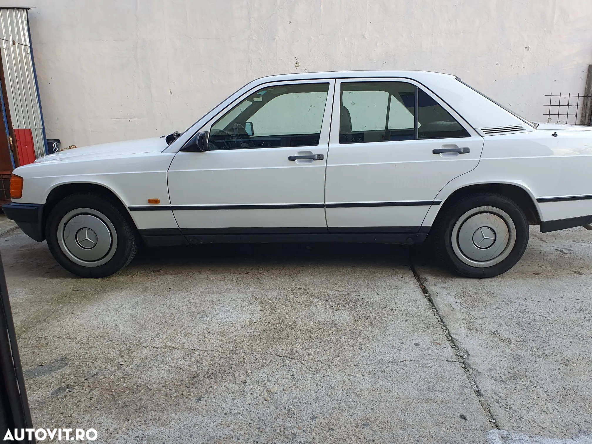 Mercedes-Benz 190 - 4