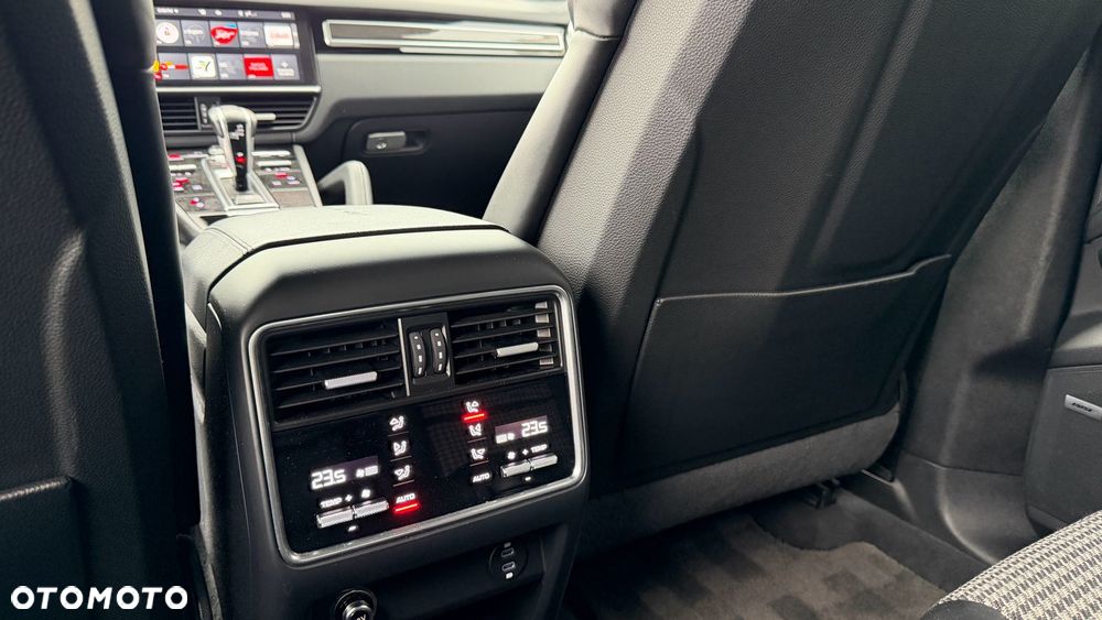 Porsche Cayenne - 16