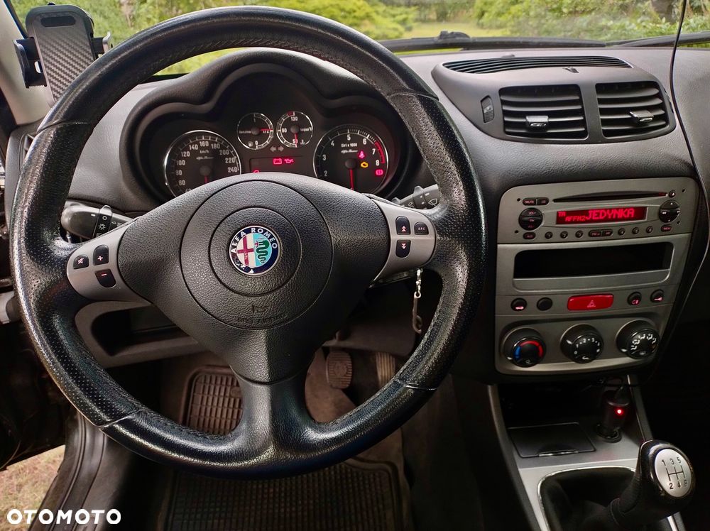 Alfa Romeo 147 1.6 Twin Spark Distinctive - 9