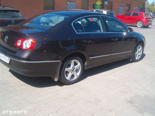 Volkswagen Passat - 11