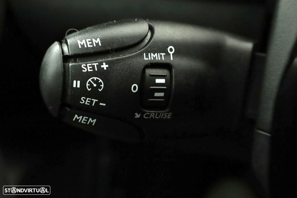 Peugeot 2008 1.2 PureTech Allure - 18