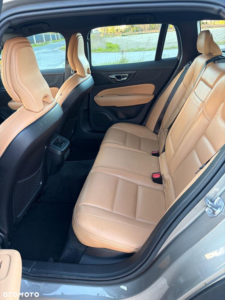 Volvo V60 Cross Country T5 AWD Geartronic Pro - 8