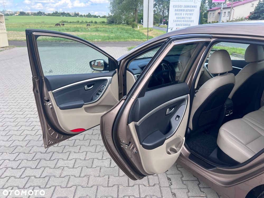 Hyundai i30 i30cw blue 1.6 CRDi Trend - 13