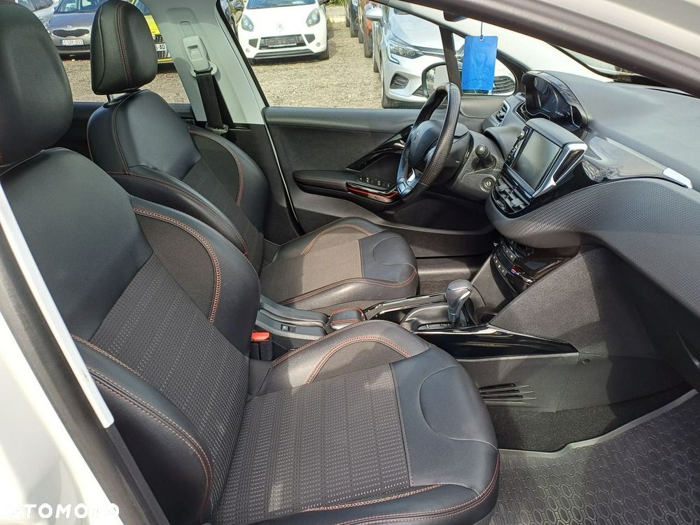 Peugeot 2008 PureTech 110 Stop&Start EAT6 GT-Line Edition - 11