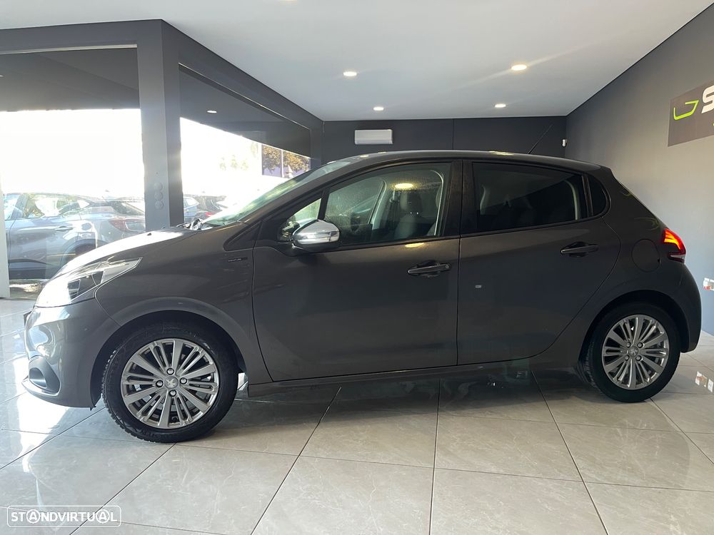 Peugeot 208 1.2 PureTech Signature - 11