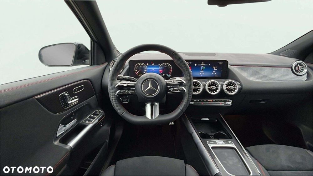 Mercedes-Benz GLA - 12