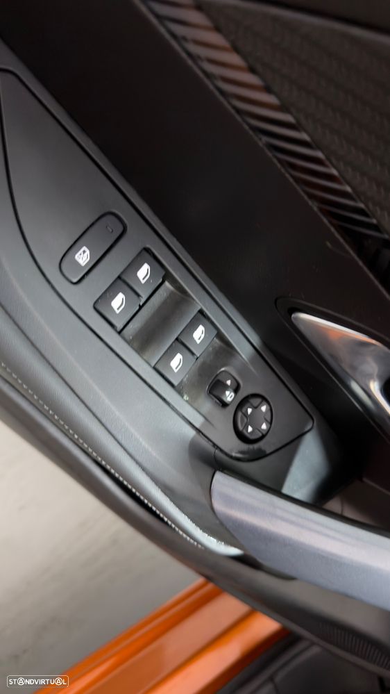 Peugeot 2008 1.2 PureTech Allure EAT8 - 21