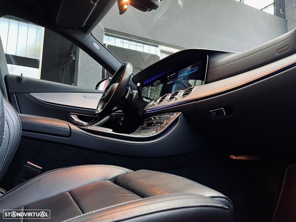 Mercedes-Benz E 300 de AMG Line - 19