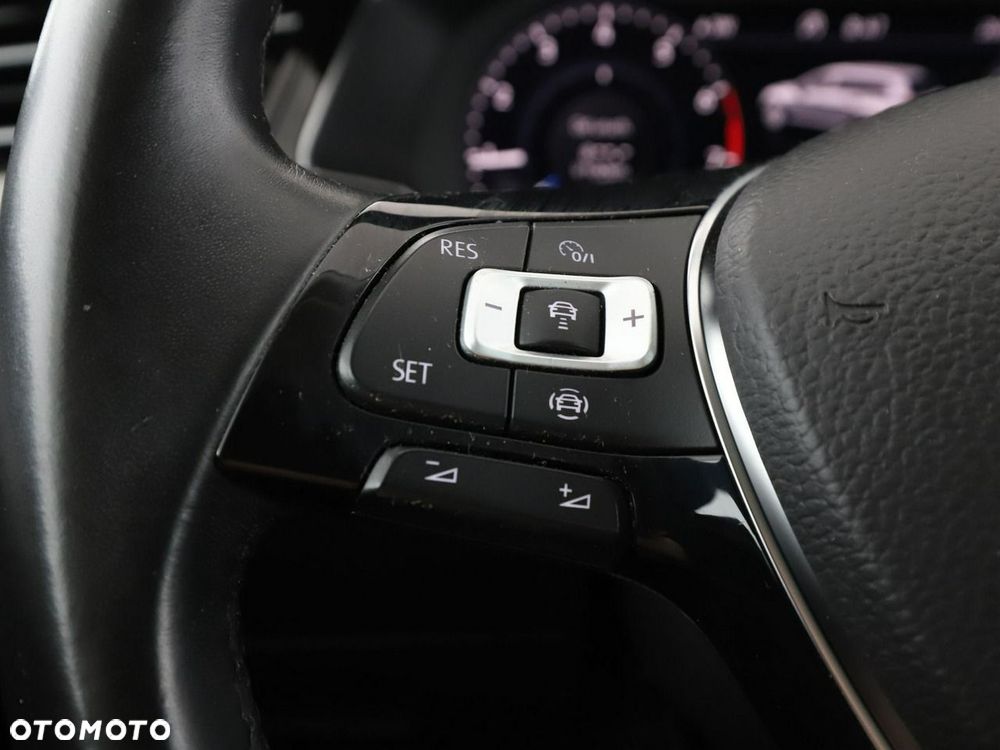 Volkswagen Passat - 32