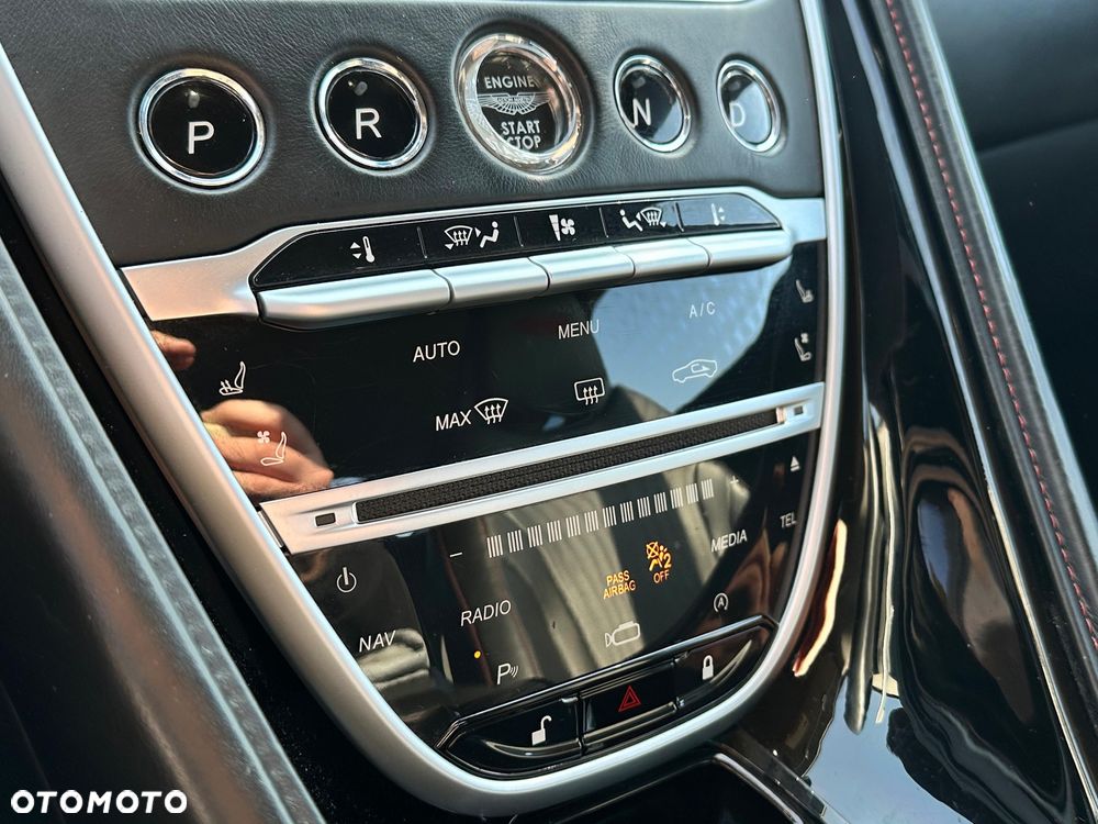 Aston Martin DB11 - 25