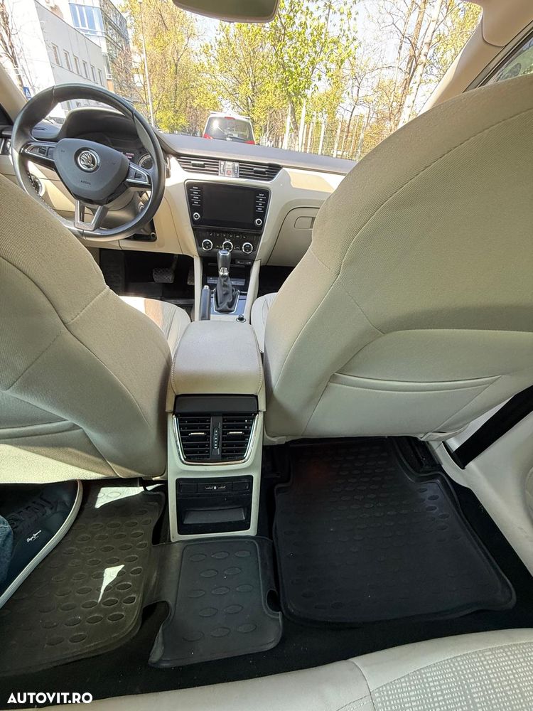 Skoda Octavia 1.6 TDI DSG Style - 25