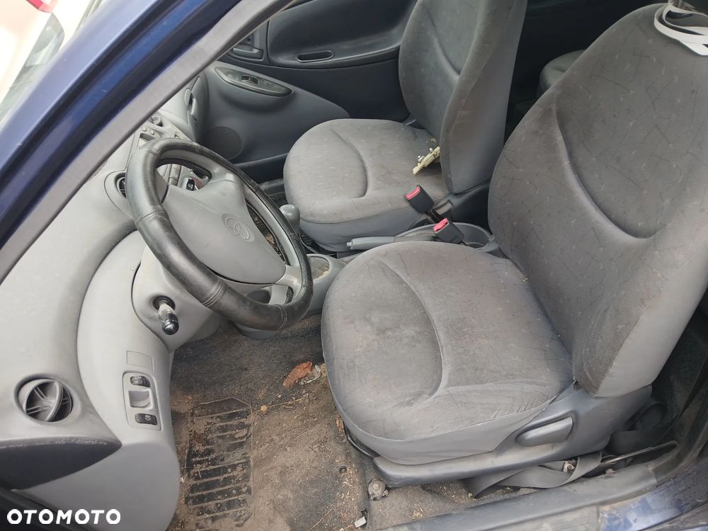 toyota yaris I 8p4 8s6 maska zderzak lampa grill błotnik drzwi zbiornik paliwa szyba lusterko - 4