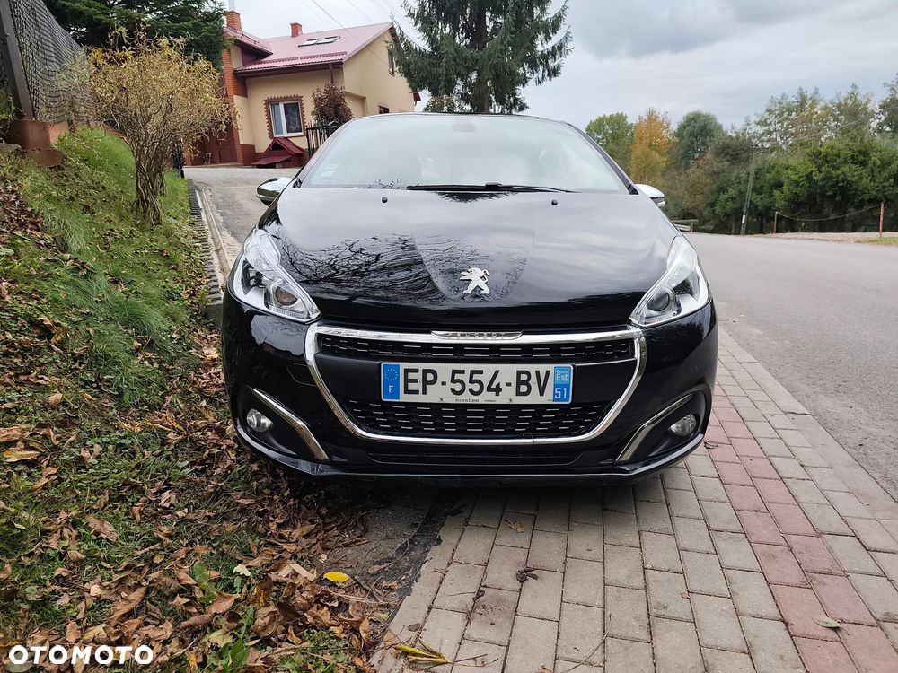 Peugeot 208 - 8