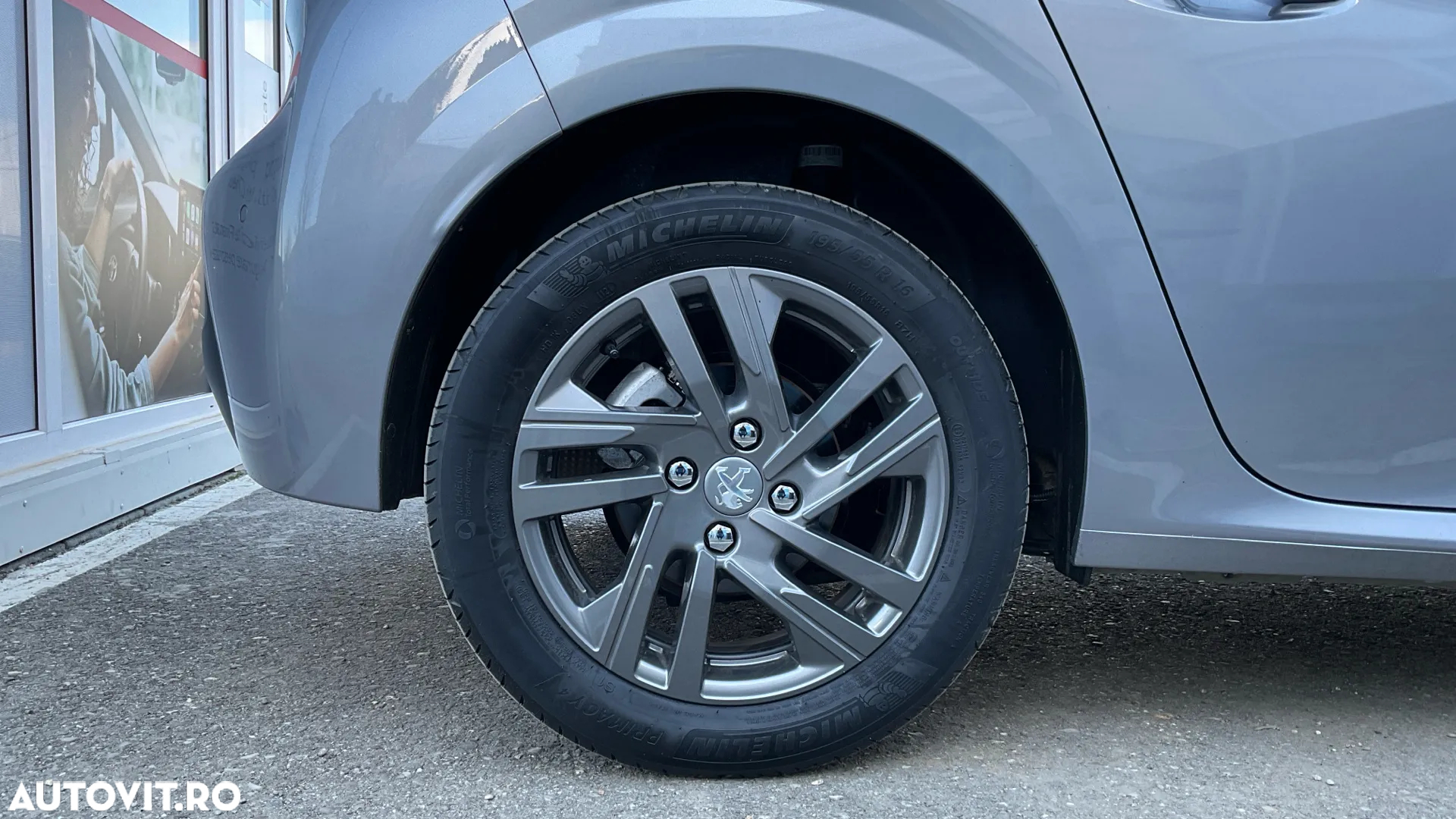 Peugeot 208 1.2 L PureTech STT EAT8 Allure - 24