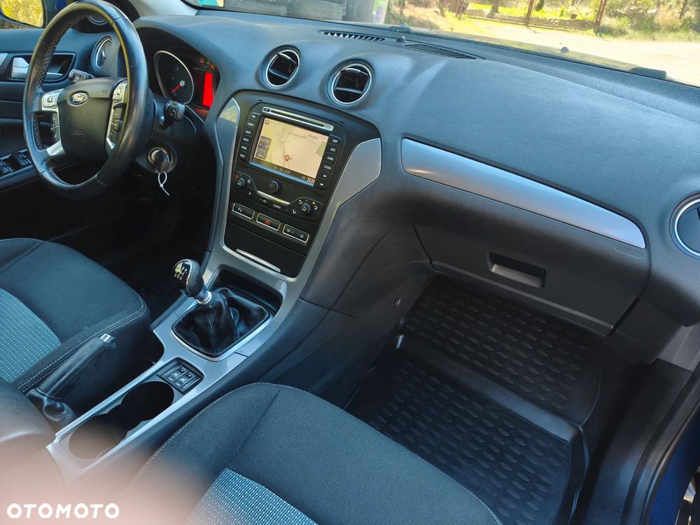Ford Galaxy - 13