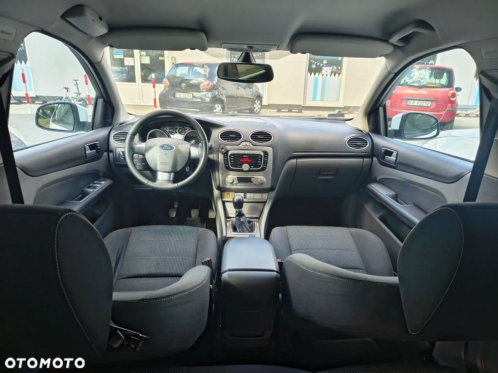 Ford Focus 1.6 16V Trend - 9