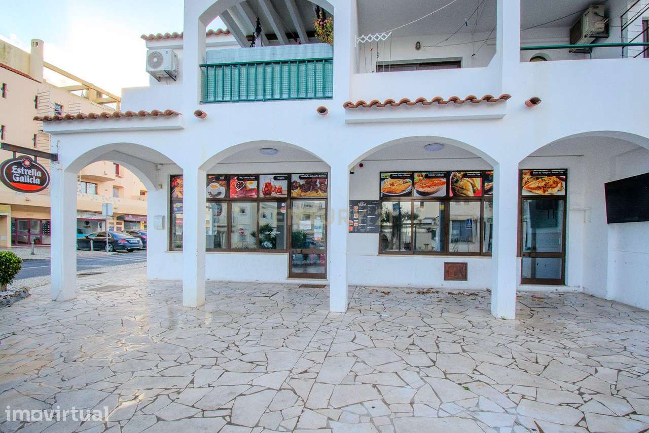 Espaço Comercial com 148,5 m² no Coração da Estrada de Santa Eulalia - - Grande imagem: 2/21