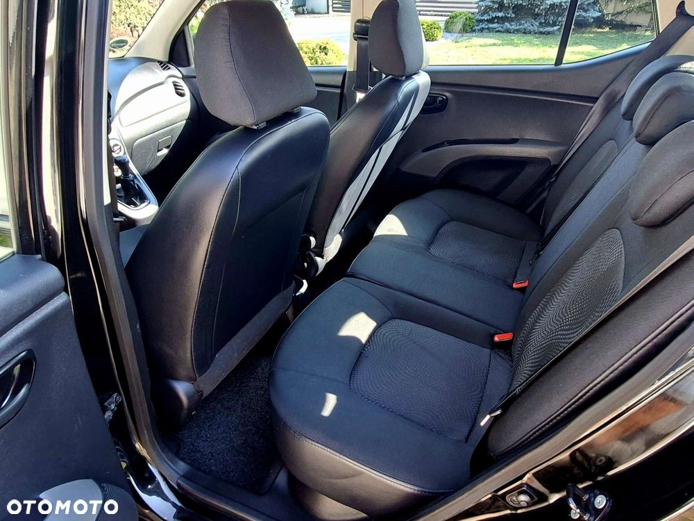 Hyundai i10 1.1 FIFA WM Edition - 6