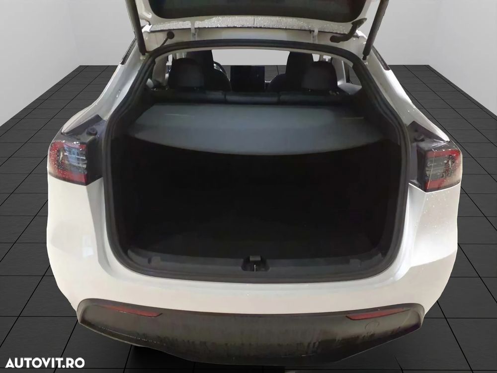 Tesla Model Y - 5