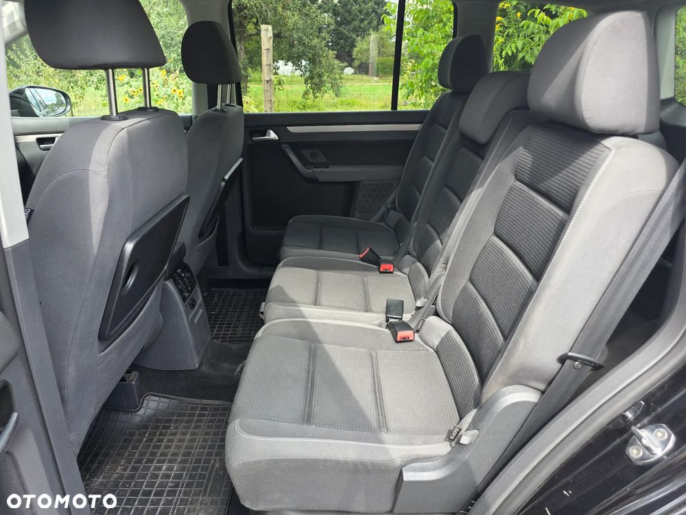 Volkswagen Touran - 13