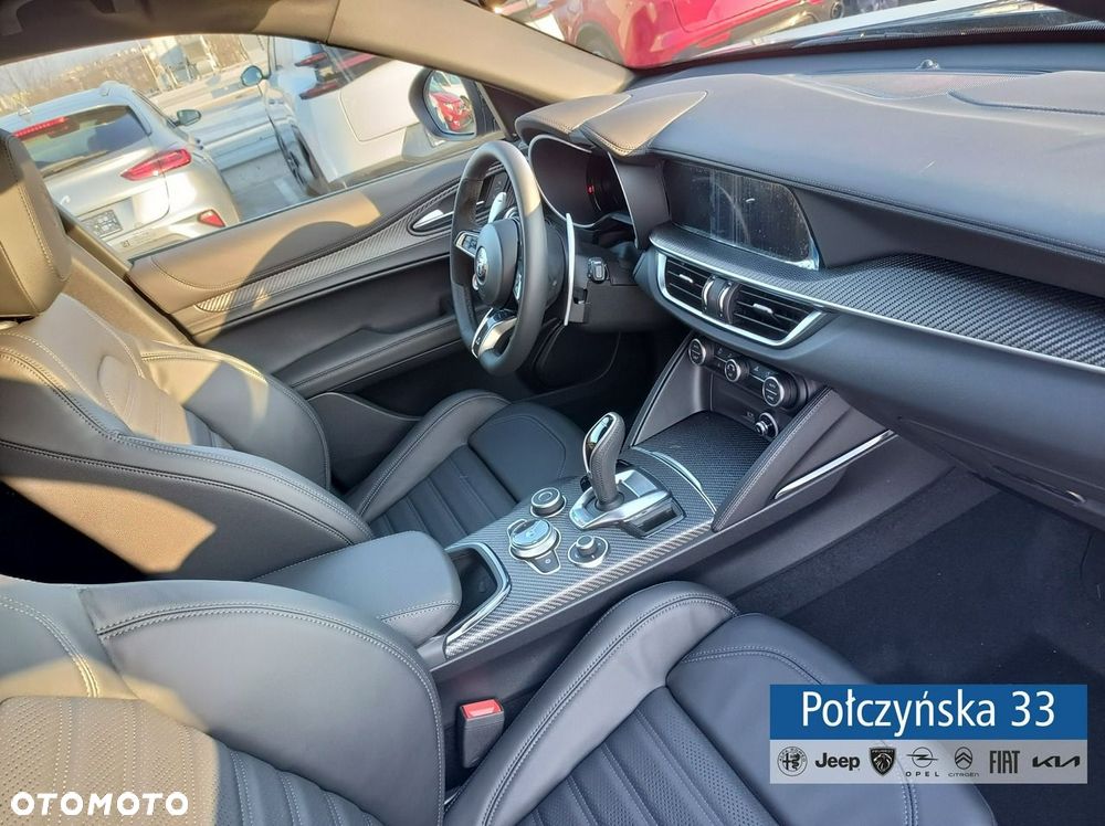 Alfa Romeo Stelvio - 16